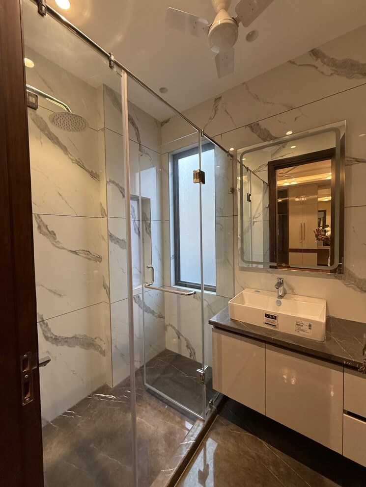 Bathroom, east of kailash 3 Bedroom 220 Sq.Yd. Builder Floor In East Of Kailash Delhi 9397936