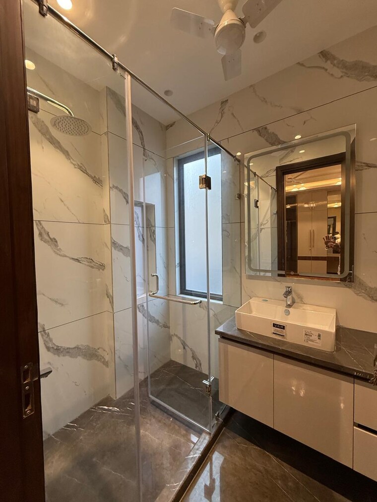 Bathroom, east of kailash 3 Bedroom 220 Sq.Yd. Builder Floor In East Of Kailash Delhi 9397936