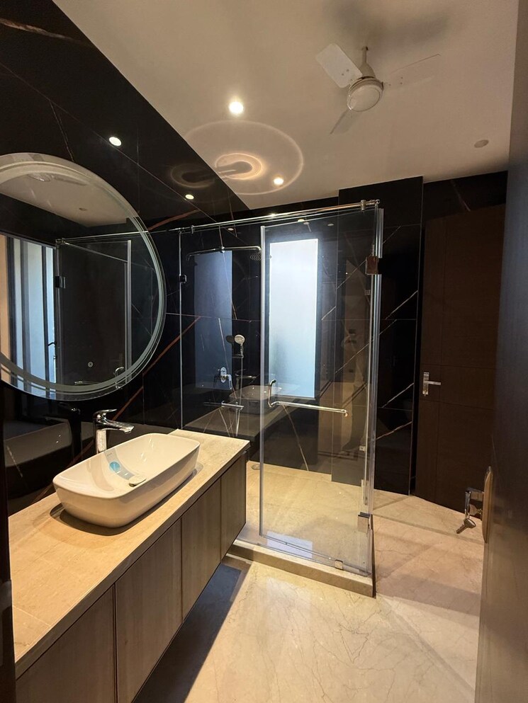 Bathroom, east of kailash 3 Bedroom 220 Sq.Yd. Builder Floor In East Of Kailash Delhi 9397936