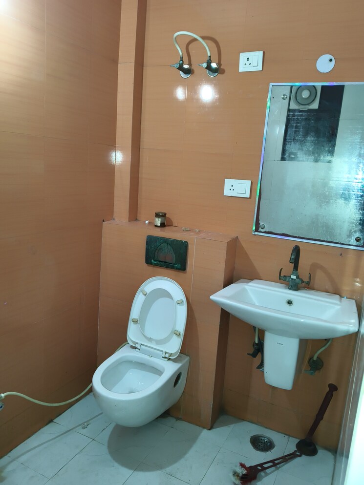 Bathroom, rwa-apartments-sector-122 2 Bedroom 112 Sq.Mt. Builder Floor In Sector 122 Noida 9397961