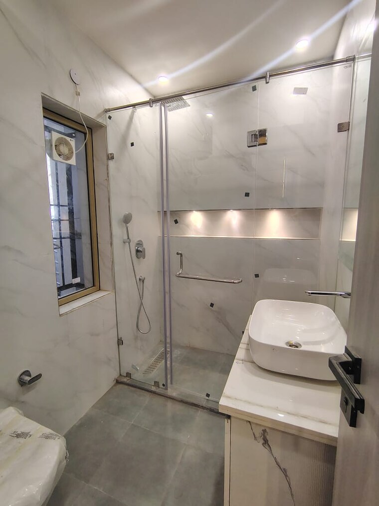 Bathroom, alaknanda 3 Bedroom 250 Sq.Yd. Apartment In Alaknanda Delhi 9397942