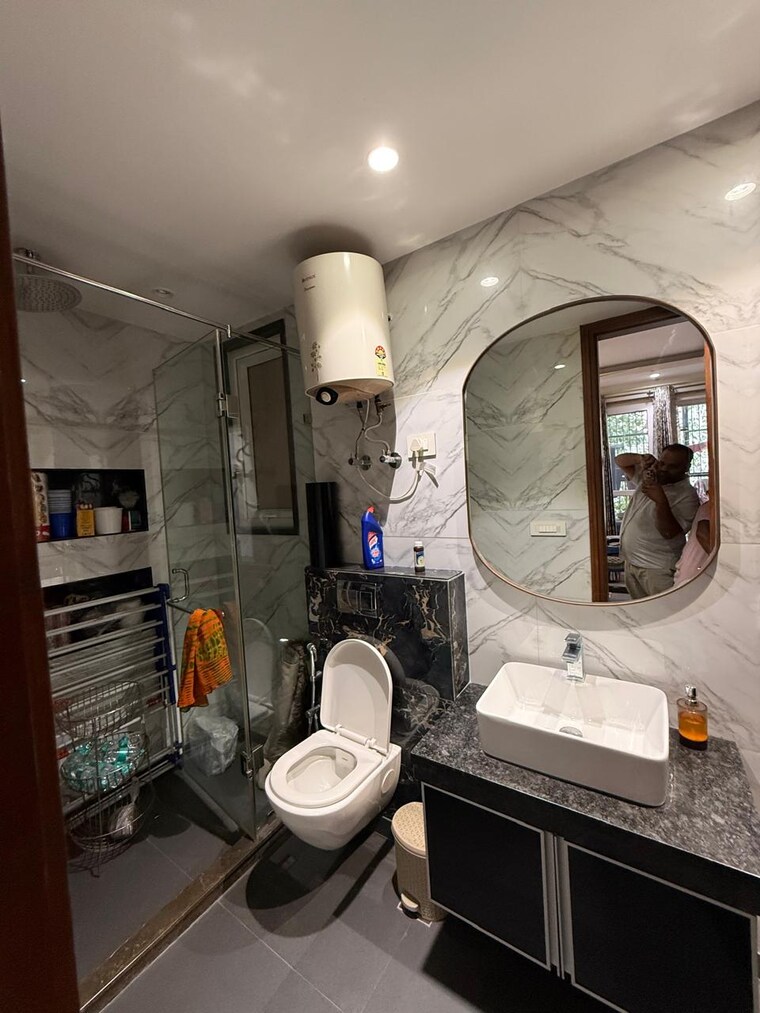 Bathroom, nehru enclave 3 Bedroom 1800 Sq.Ft. Builder Floor In Nehru Enclave Delhi 9397954