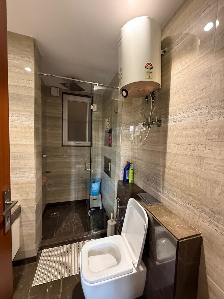 Bathroom, nehru enclave 3 Bedroom 1800 Sq.Ft. Builder Floor In Nehru Enclave Delhi 9397954