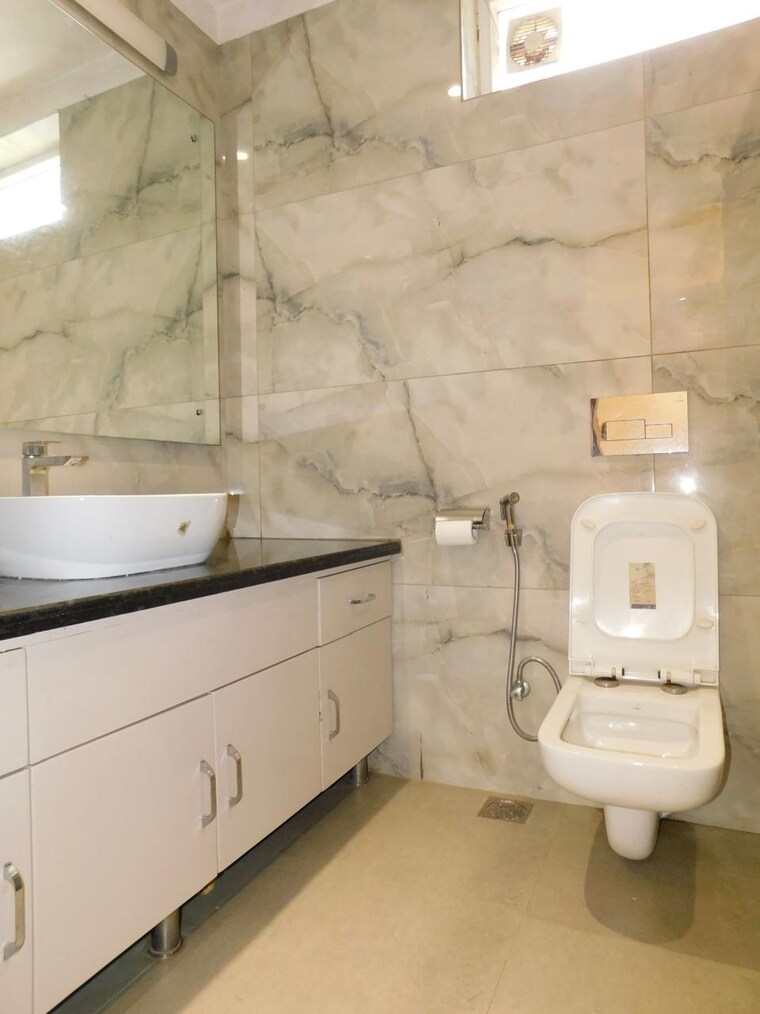 Bathroom, saket 4 Bedroom 2300 Sq.Ft. Builder Floor In Saket Delhi 9397973