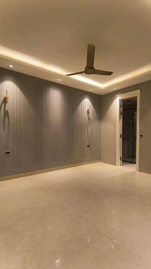 Room in 3.5 BHK Builder Floor at Ansal Plaza Sector-23, Sector 23 – for Rent