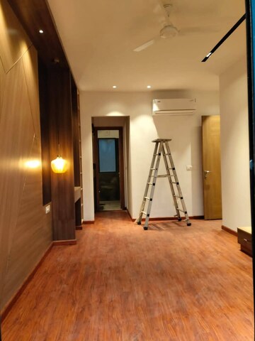 Room in 3.5 BHK Builder Floor at Ansal Plaza Sector-23, Sector 23 – for Rent