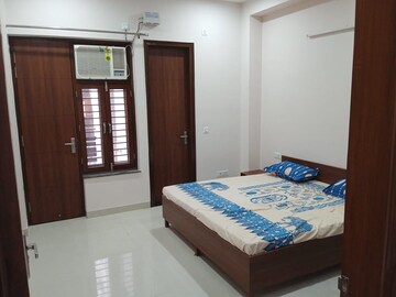 Bedroom in 2 BHK Builder Floor at Sector 46 – for Rent