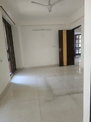 Room in 2 BHK Builder Floor at Sector 46 – for Rent