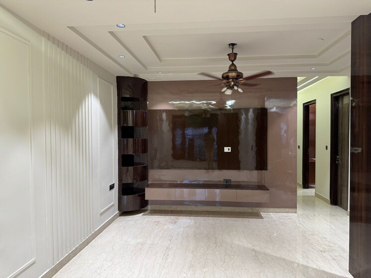 Room, paschim vihar 3 Bedroom 150 Sq.Yd. Builder Floor In Paschim Vihar Delhi 9397995