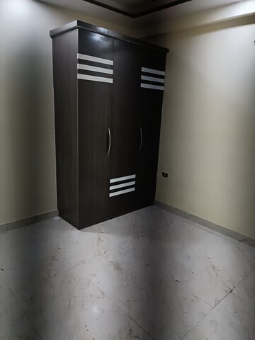 Room in 2 BHK Apartment at Vasundhara Sector 4 – for Rent