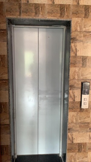 Building Lobby in 2 BHK Builder Floor at Sector 40 – for Rent