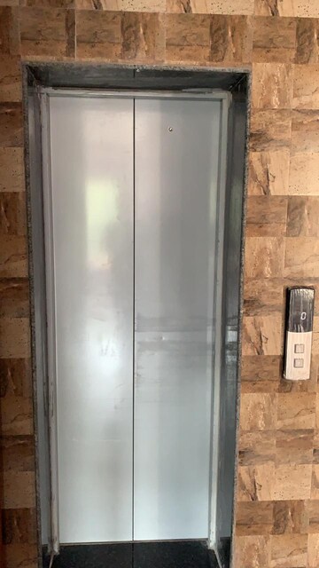 Building Lobby in 2 BHK Builder Floor at Sector 40 – for Rent