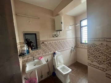 Bathroom in 2 BHK Builder Floor at The Legend One, Sector 57 – for Rent