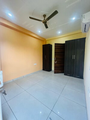 Room in 2 BHK Builder Floor at Sector 46 – for Rent