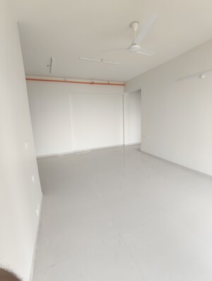 Room in 3 BHK Apartment at Kalpataru Magnus, Bandra East – for Rent