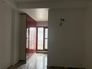 Room in 3 BHK Builder Floor at Sushant Lok 2, Sector 57 – for Rent