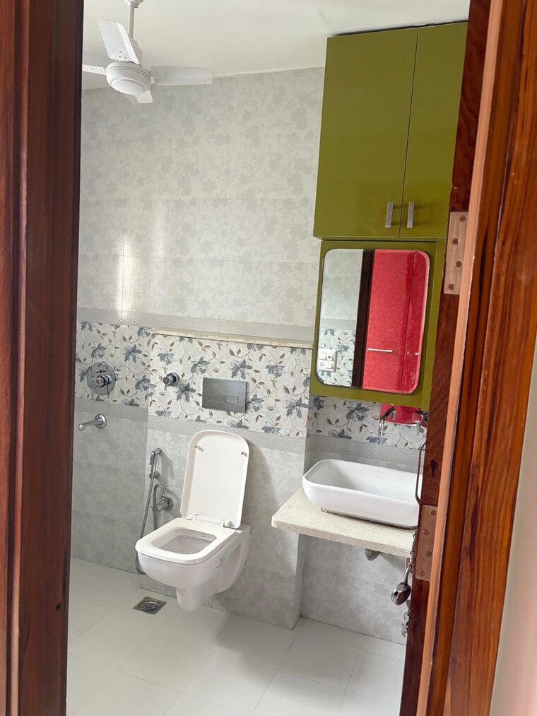Bathroom, sushant-lok-2 3 Bedroom 200 Sq.Ft. Builder Floor In Sector 57 Gurgaon 9398271