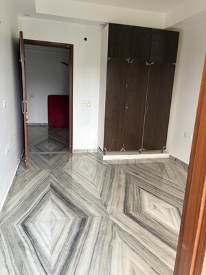 Room in 3 BHK Builder Floor at Sushant Lok 2, Sector 57 – for Rent