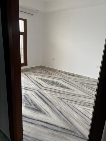 Room in 3 BHK Builder Floor at Sushant Lok 2, Sector 57 – for Rent