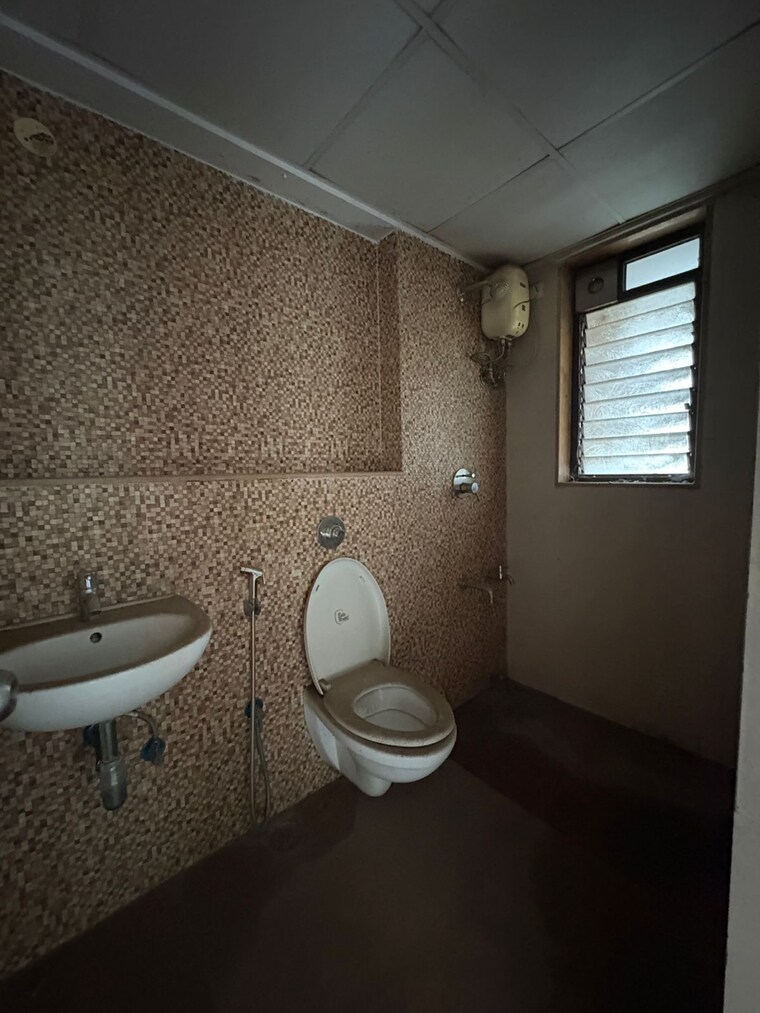 Bathroom, lodha-lakeshore-greens 2 Bedroom 738 Sq.Ft. Apartment In Hedutane Thane 9398299