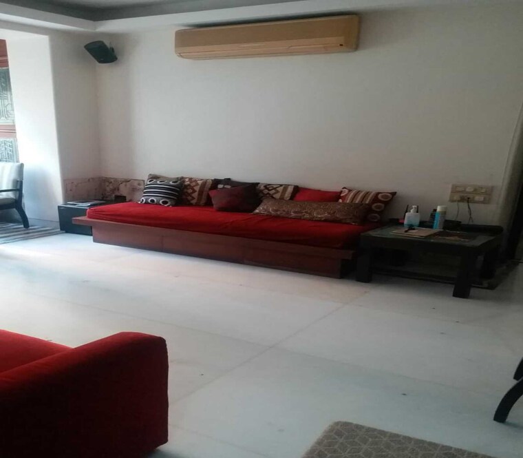 Living Room, dadar east 2 Bedroom 1000 Sq.Ft. Apartment In Dadar East Mumbai 9398287