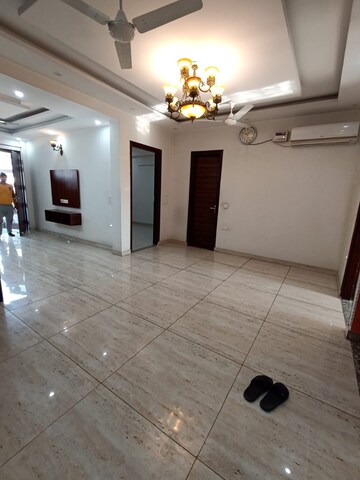 Parking in 3 BHK Builder Floor at Sushant Lok 2, Sector 57 – for Rent