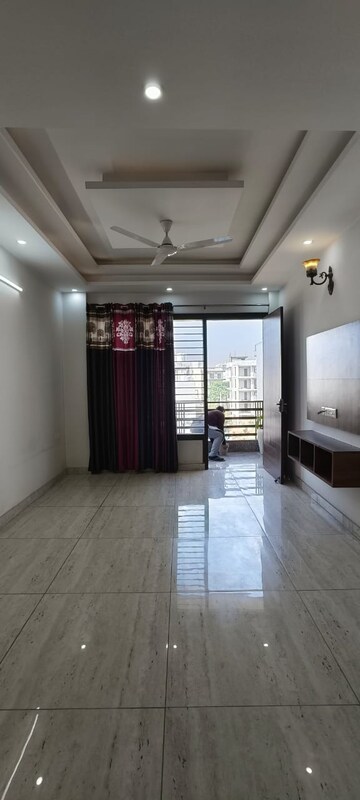 Room in 3 BHK Builder Floor at Sushant Lok 2, Sector 57 – for Rent