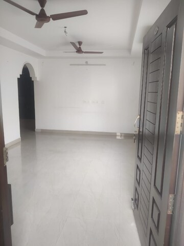 Room in 3 BHK Apartment at Jayabheri The Summit, Narsingi – for Rent