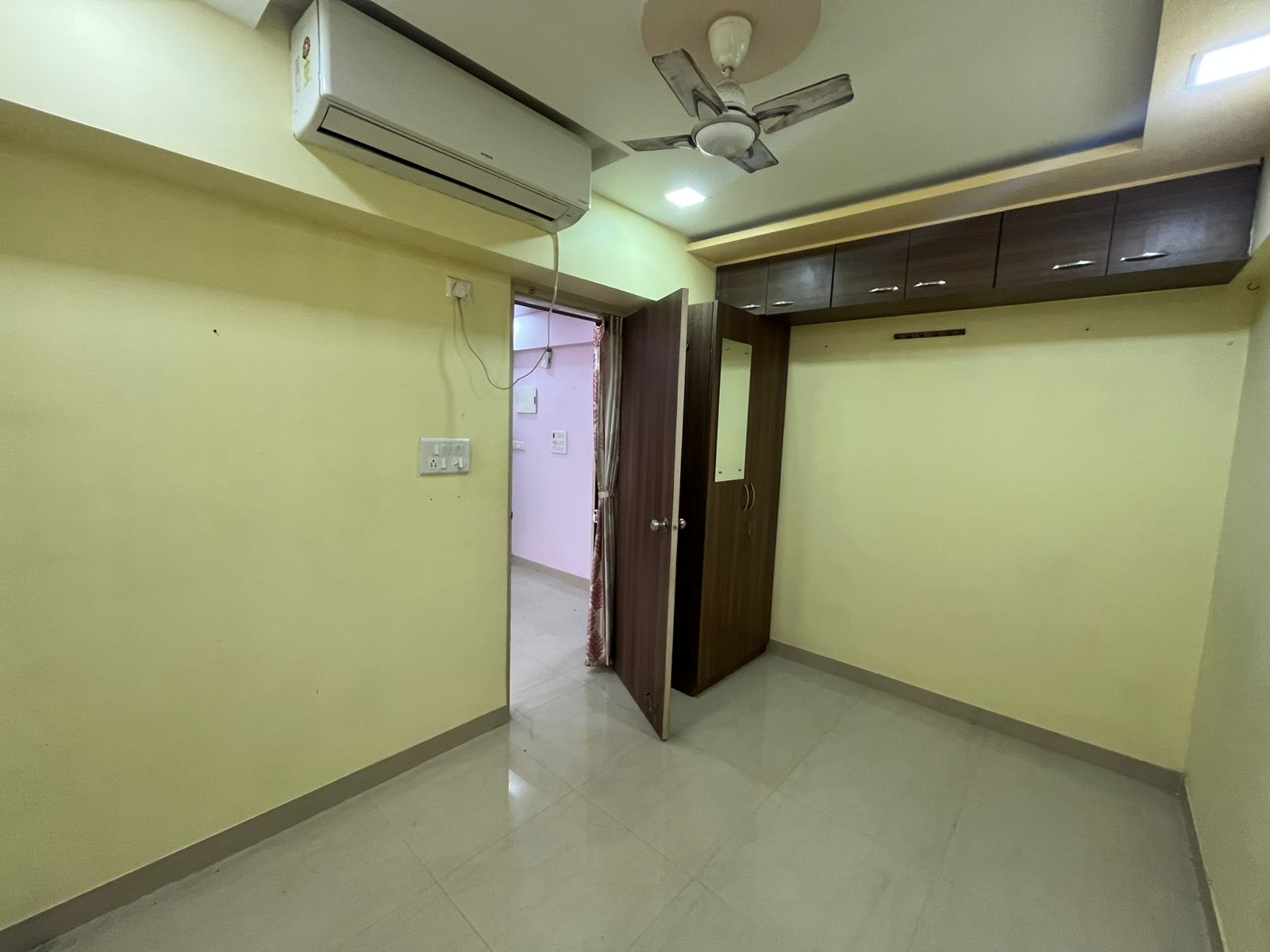 1 BHK Apartment For Rent in Lodha Palava Crown