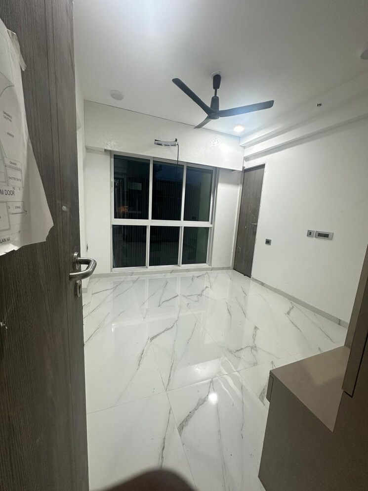 Team Area, jp-eminence 2 Bedroom 577 Sq.Ft. Apartment In Andheri West Mumbai 9398385