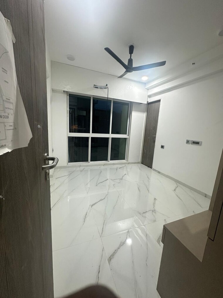 Team Area, jp-eminence 2 Bedroom 577 Sq.Ft. Apartment In Andheri West Mumbai 9398385