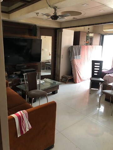 Team Area in 2.5 BHK Builder Floor at Goregaon West View CHS, Goregaon West – for Sale