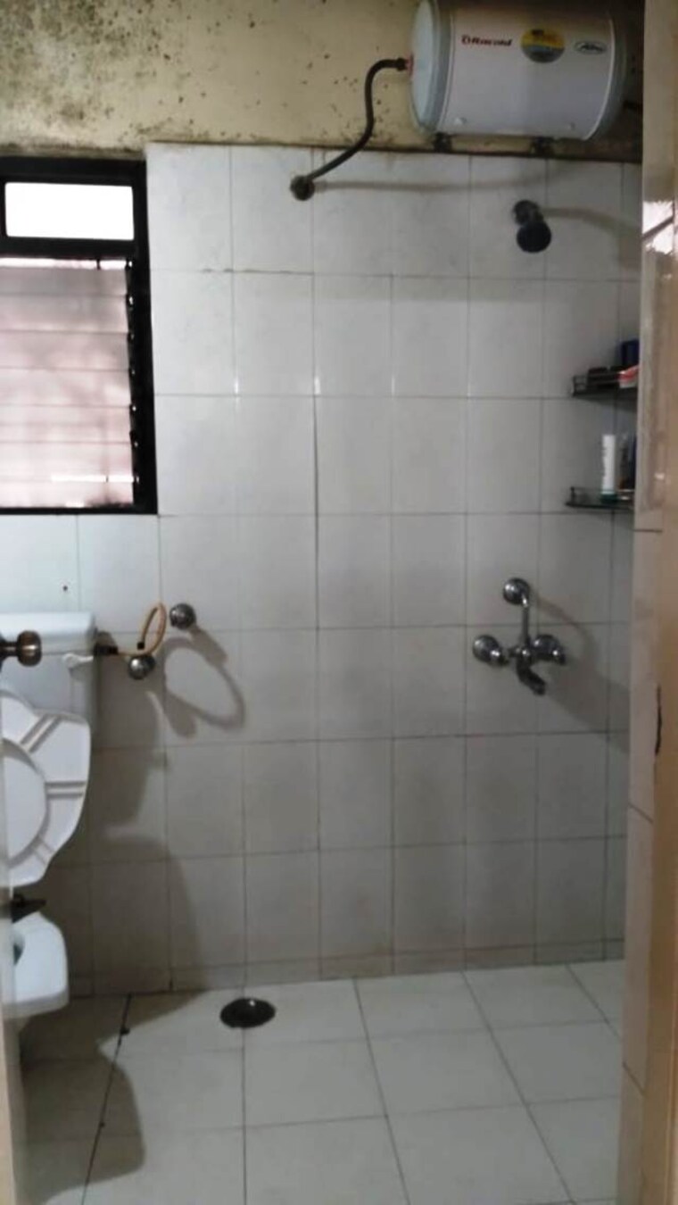 Bathroom, motiram-nagar-apartment 2 Bedroom 800 Sq.Ft. Apartment In Warje Pune 9398403