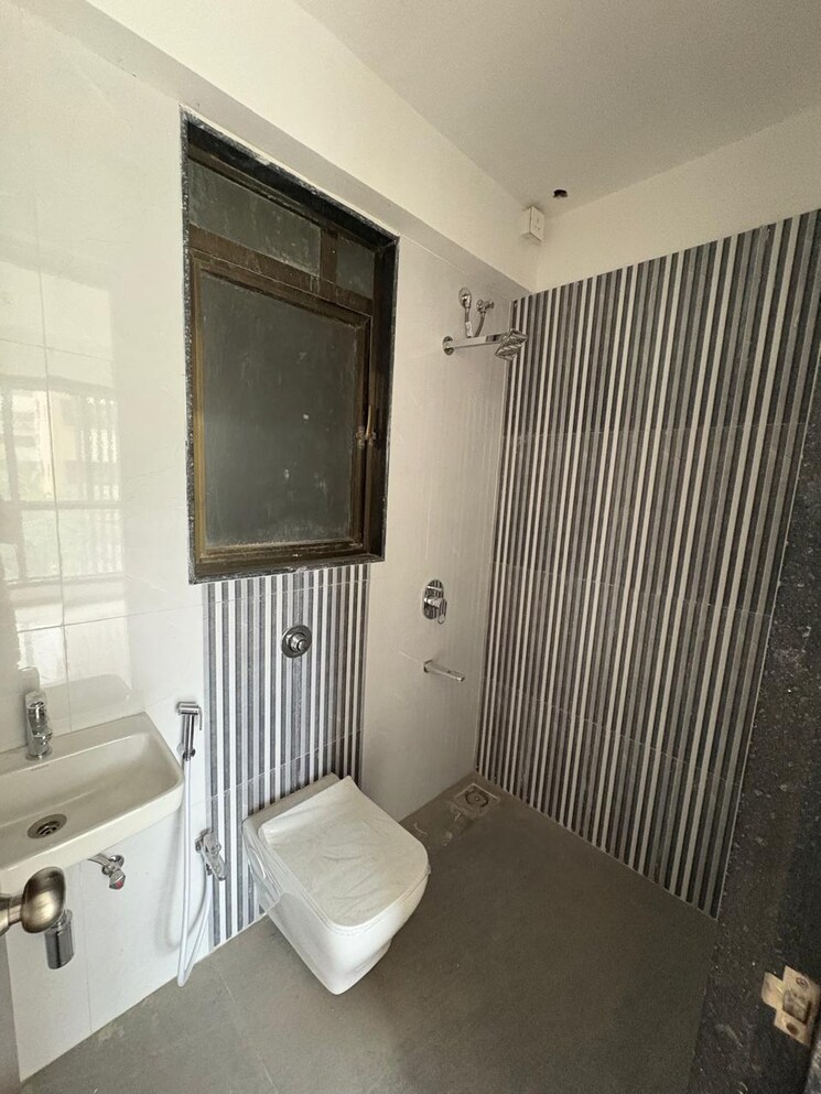 Bathroom, neminath-nemi-bhavan 2 Bedroom 629 Sq.Ft. Apartment In Goregaon West Mumbai 9398438