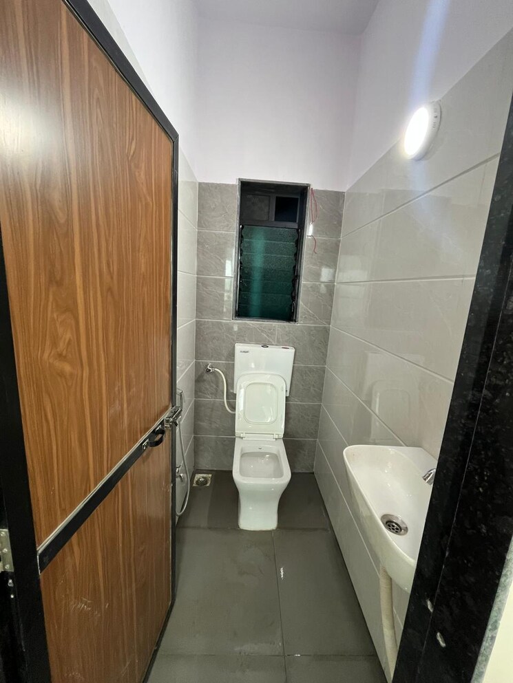 Bathroom, vishwa-plan-s-business-park Commercial Office Space 720 Sq.Ft. In Nerul Navi Mumbai 9398443