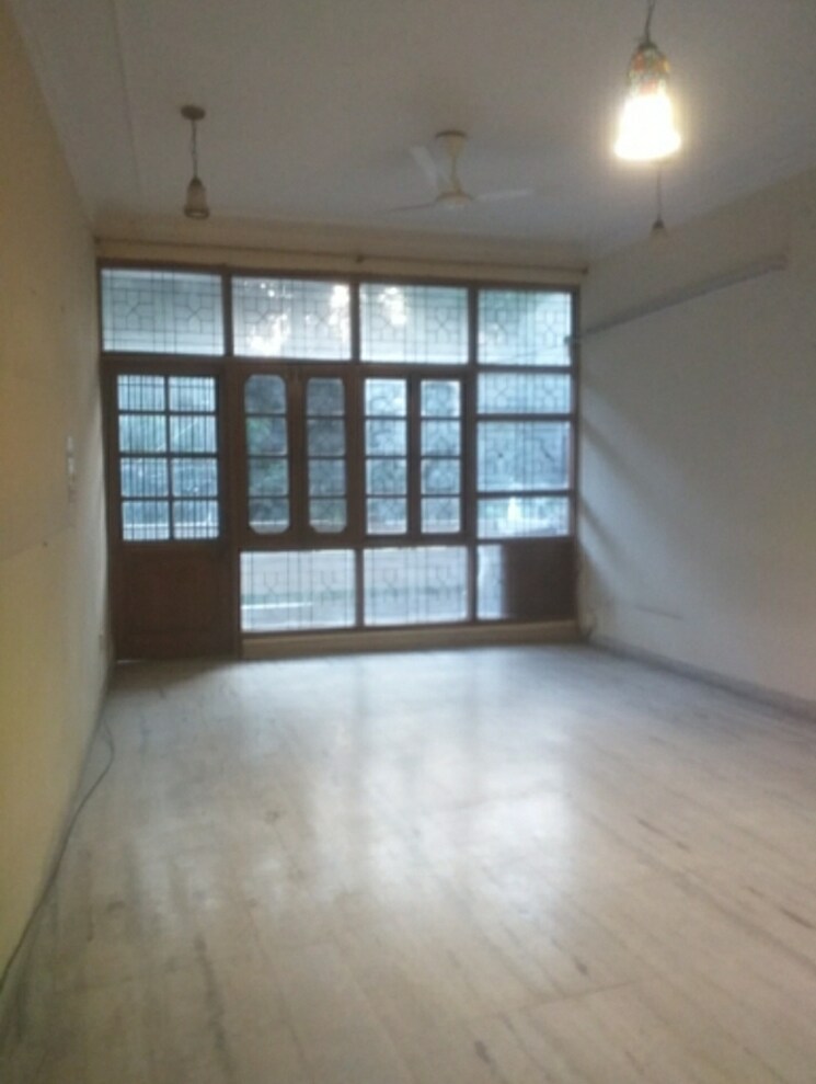 Room, new rajinder nagar 4 Bedroom 1870 Sq.Ft. Builder Floor In New Rajinder Nagar Delhi 9398644