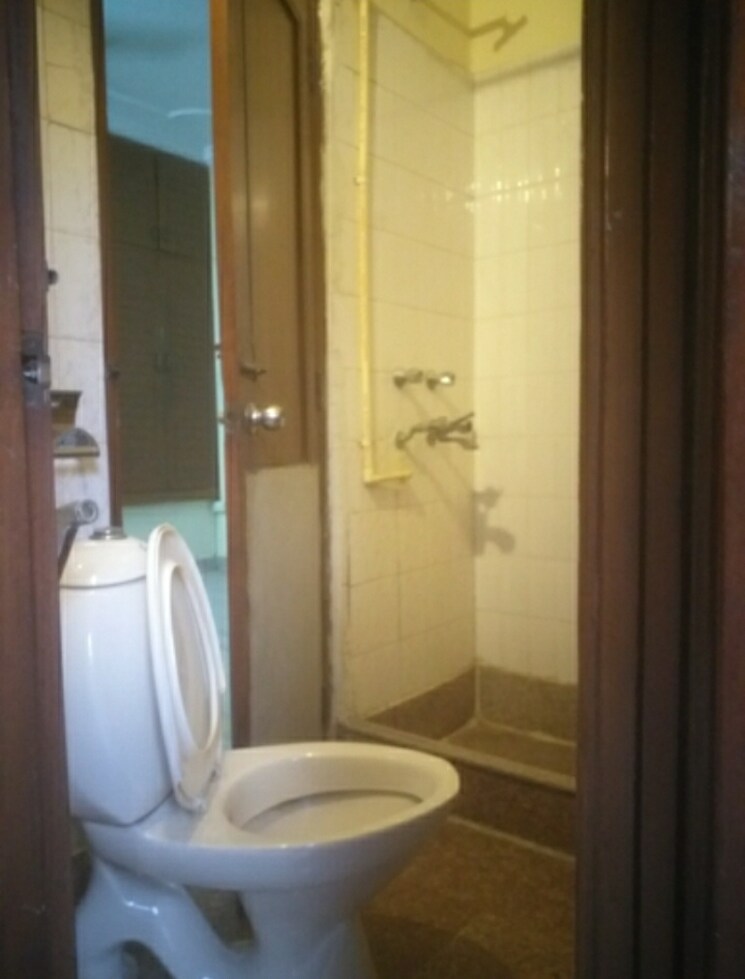 Bathroom, new rajinder nagar 4 Bedroom 1870 Sq.Ft. Builder Floor In New Rajinder Nagar Delhi 9398644