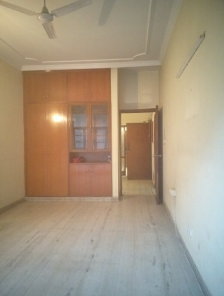 Room, new rajinder nagar 4 Bedroom 1870 Sq.Ft. Builder Floor In New Rajinder Nagar Delhi 9398644
