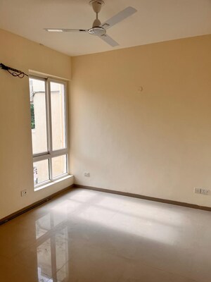 Room in 4 BHK Apartment at Emaar MGF Emerald Hills, Sector 65 – for Rent