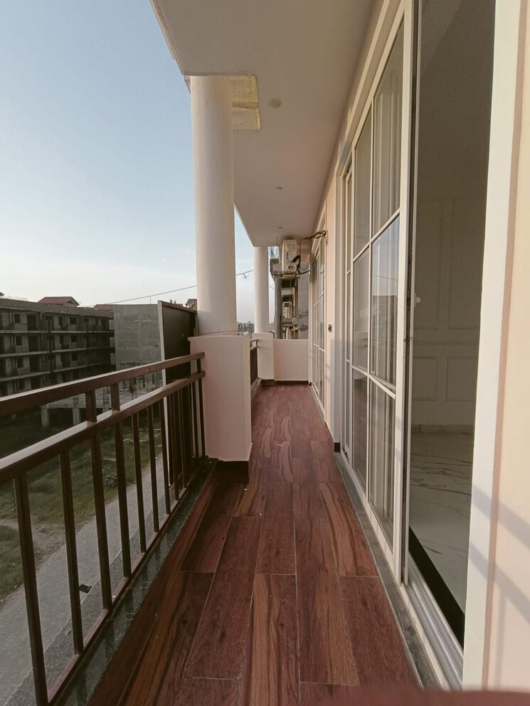 Balcony, sushma-valencia 3 Bedroom 2250 Sq.Ft. Apartment In International Airport Road Zirakpur 9398612