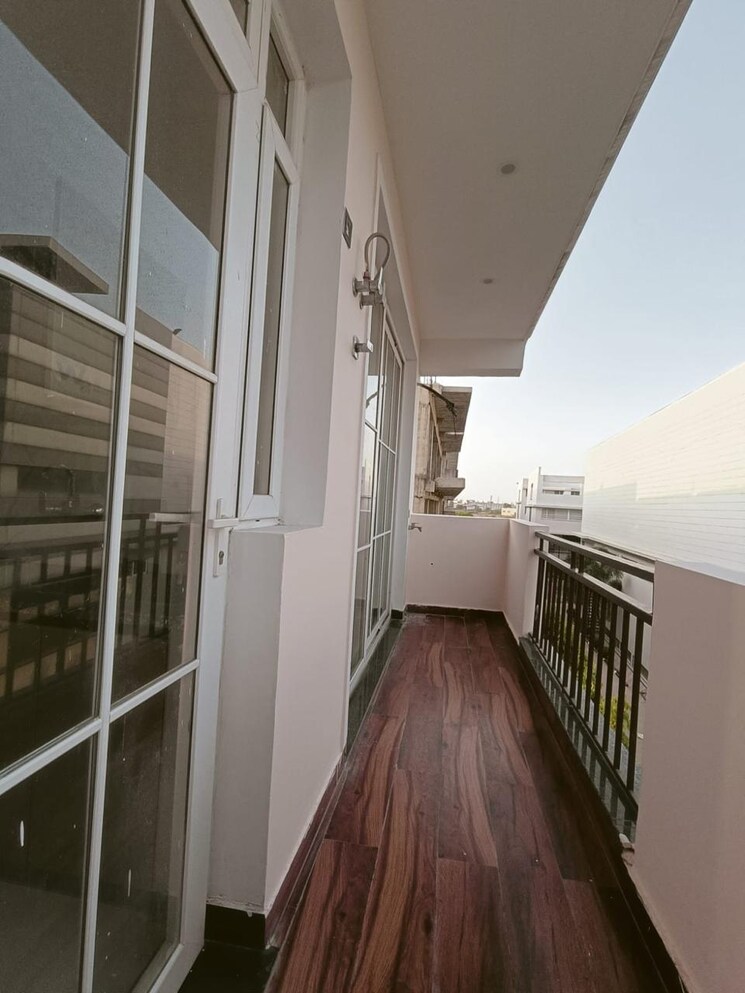 Balcony, sushma-valencia 3 Bedroom 2250 Sq.Ft. Apartment In International Airport Road Zirakpur 9398612