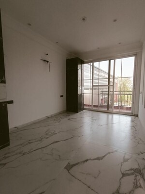 Room in 3 BHK Apartment at Sushma Valencia, International Airport Road – for Rent