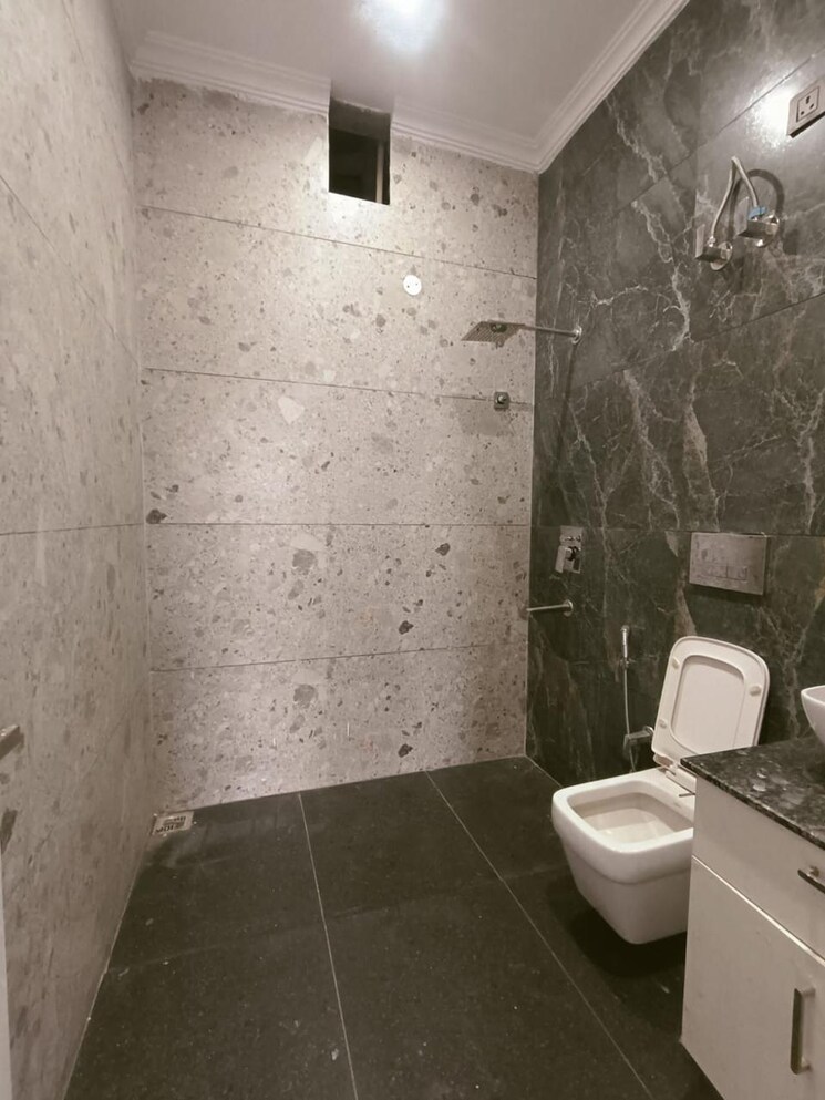 Bathroom, sushma-valencia 3 Bedroom 2250 Sq.Ft. Apartment In International Airport Road Zirakpur 9398612