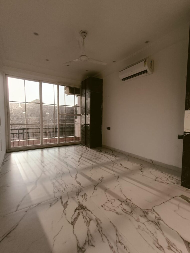 Room, sushma-valencia 3 Bedroom 2250 Sq.Ft. Apartment In International Airport Road Zirakpur 9398612