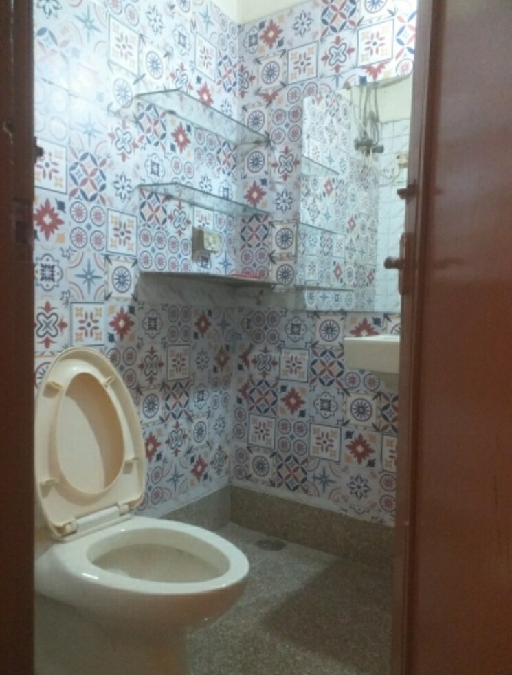 Bathroom, new rajinder nagar 4 Bedroom 1870 Sq.Ft. Builder Floor In New Rajinder Nagar Delhi 9398644