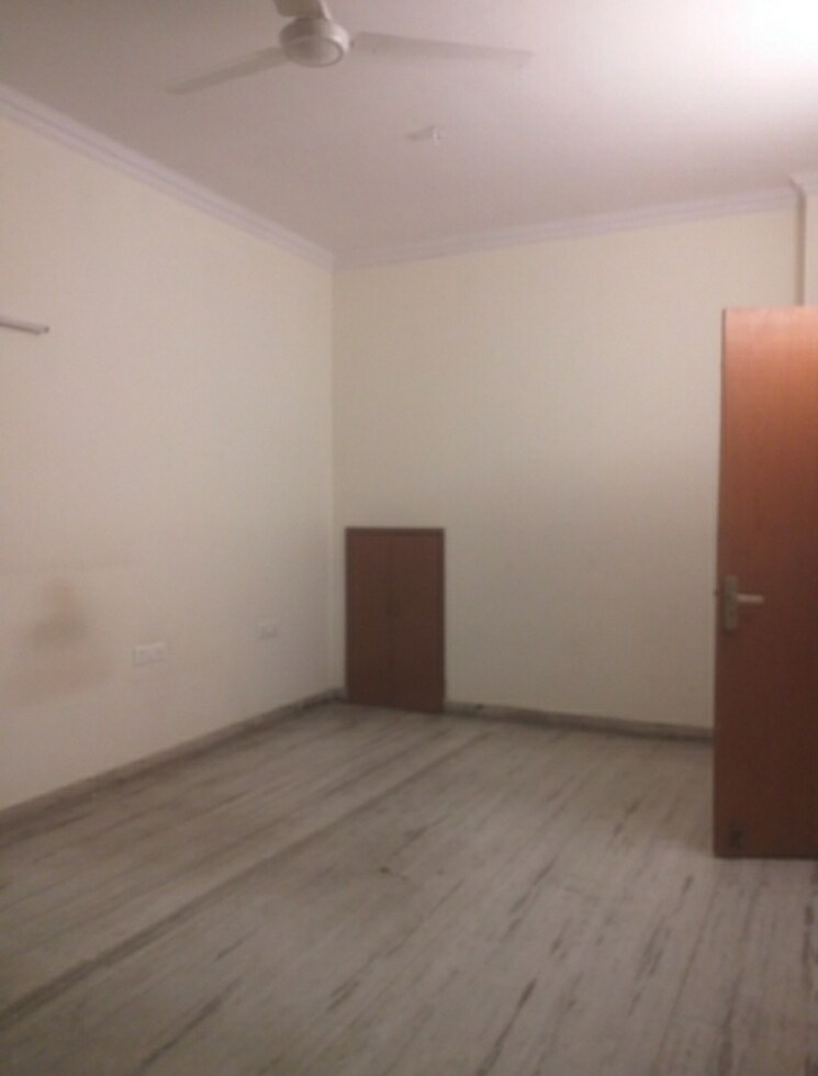 Room, new rajinder nagar 4 Bedroom 1870 Sq.Ft. Builder Floor In New Rajinder Nagar Delhi 9398644