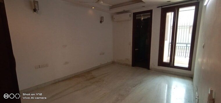 Room, greater kailash i 3 Bedroom 208 Sq.Yd. Builder Floor In Greater Kailash I Delhi 9398640