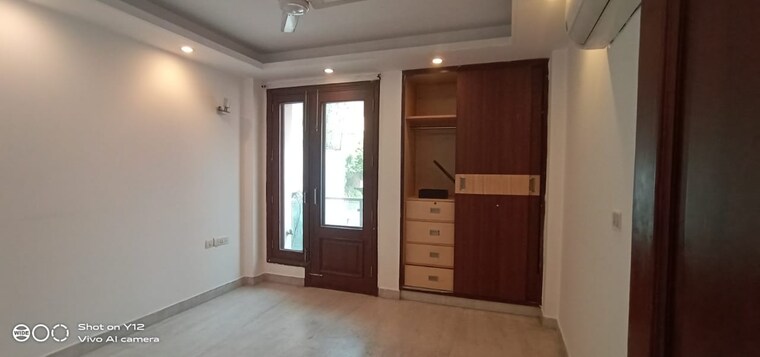 Room, greater kailash i 3 Bedroom 208 Sq.Yd. Builder Floor In Greater Kailash I Delhi 9398640