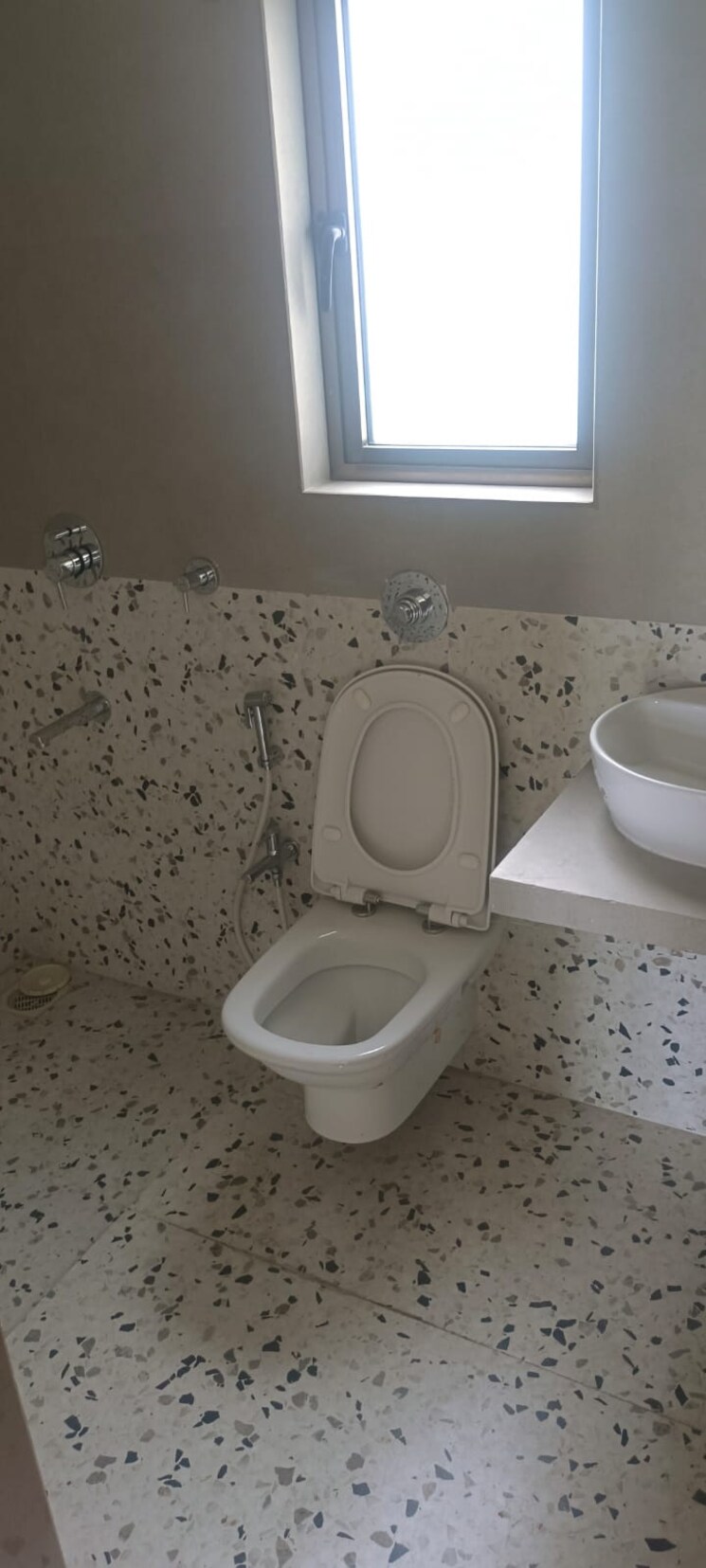 Bathroom, jeevan-tara-chs 1 Bedroom 515 Sq.Ft. Apartment In Vile Parle East Mumbai 9398648