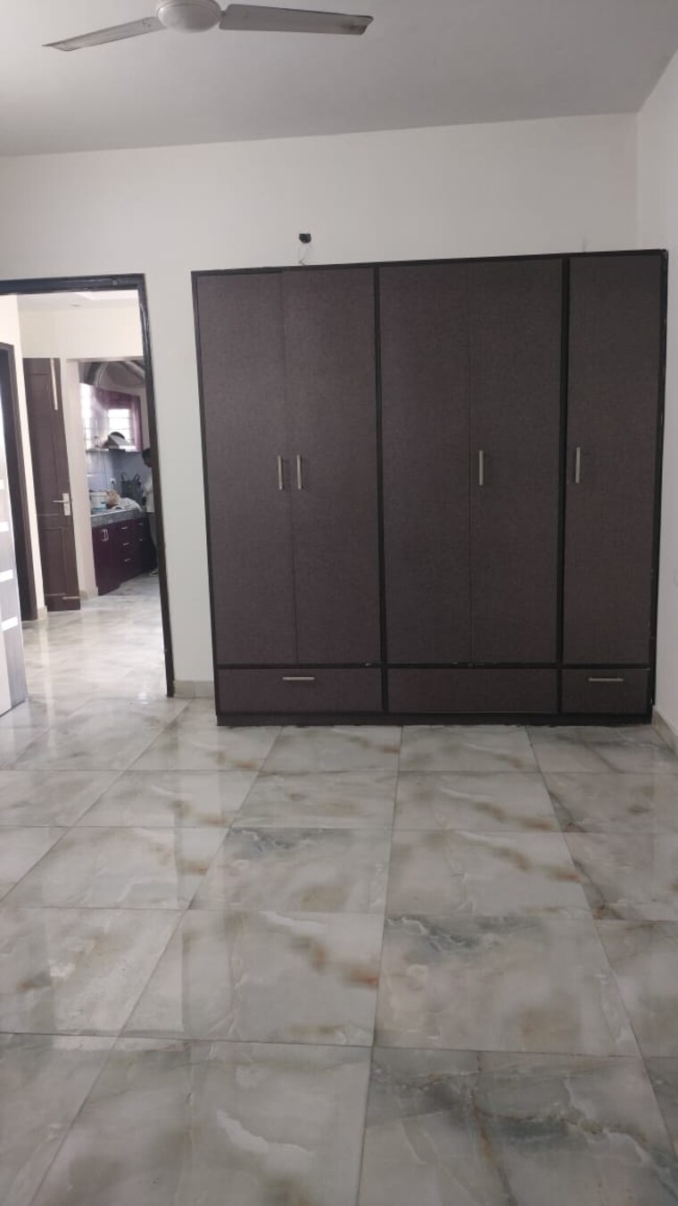 Room, sector 31 2 Bedroom 1462 Sq.Ft. Builder Floor In Sector 31 Gurgaon 9398696